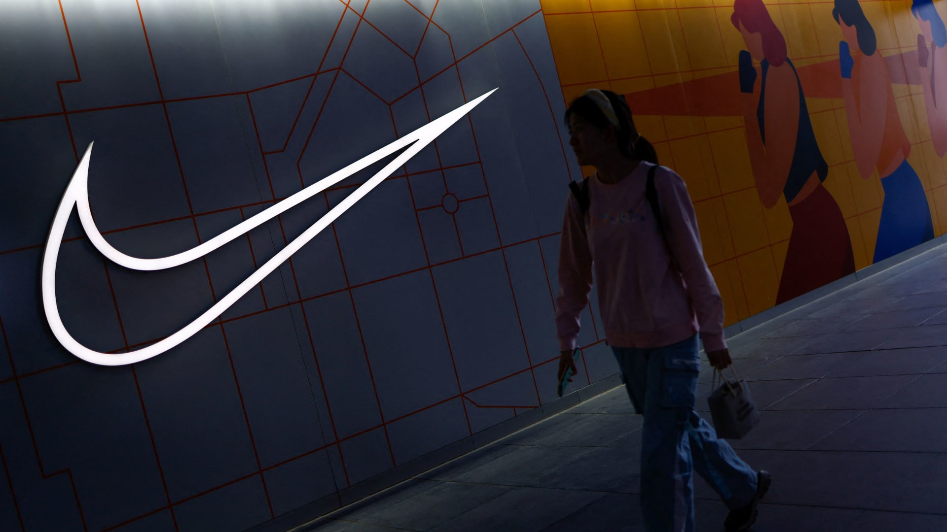 Nike Slides After Piper Sandler Downgrade on Turnaround Concerns